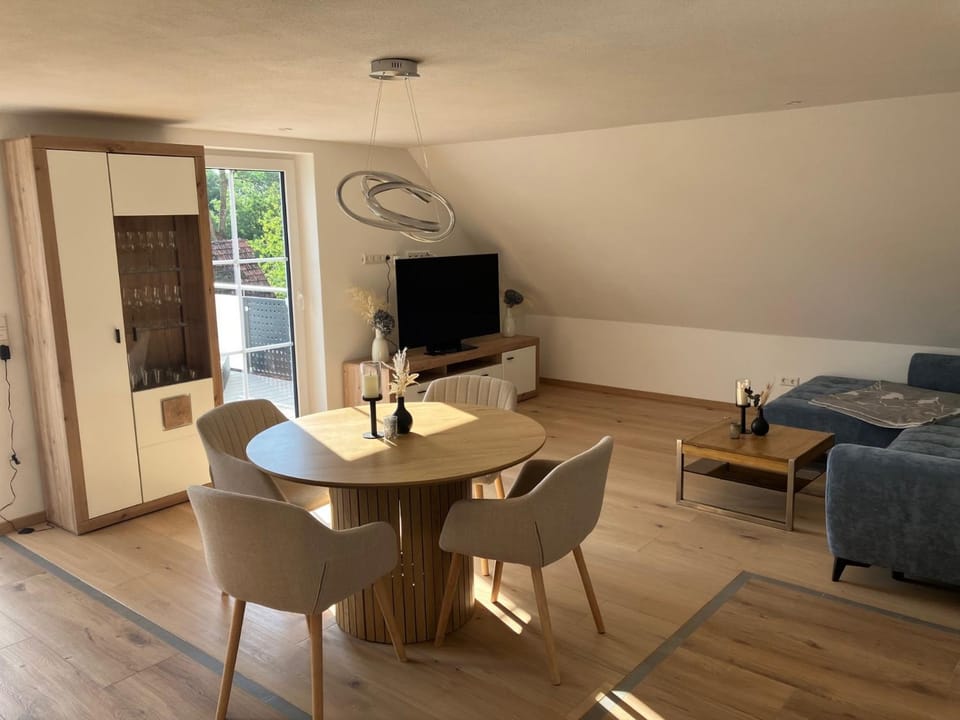 TV and multimedia, Living room, Dining area