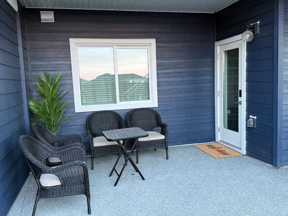 Guest Suite in Langford Apartment in Cowichan Valley