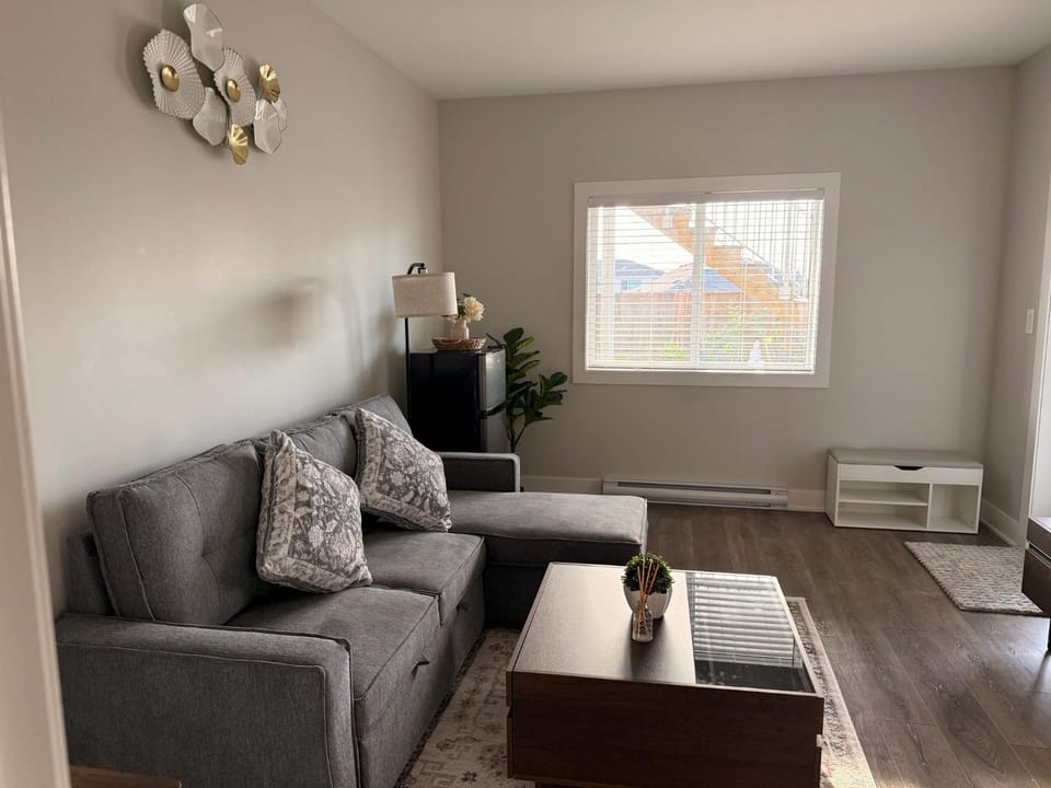 Guest Suite in Langford Apartment in Cowichan Valley