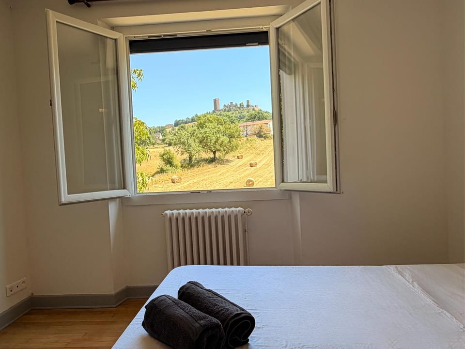 Bed, Natural landscape, Photo of the whole room, Bedroom, towels