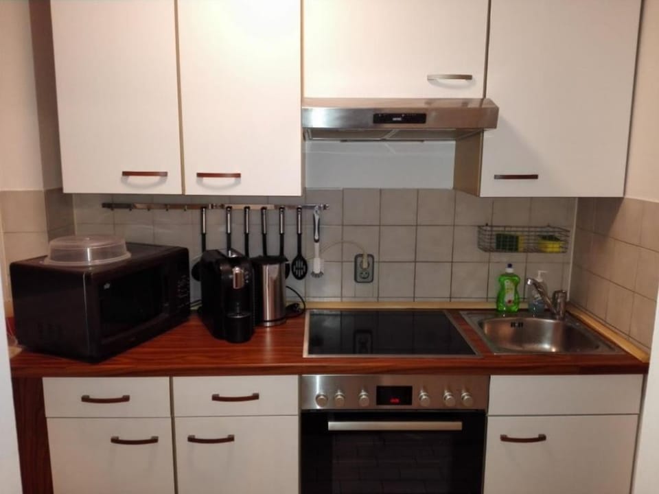 nice flat, 5 min to train, 15 min to city center Apartment in Munich