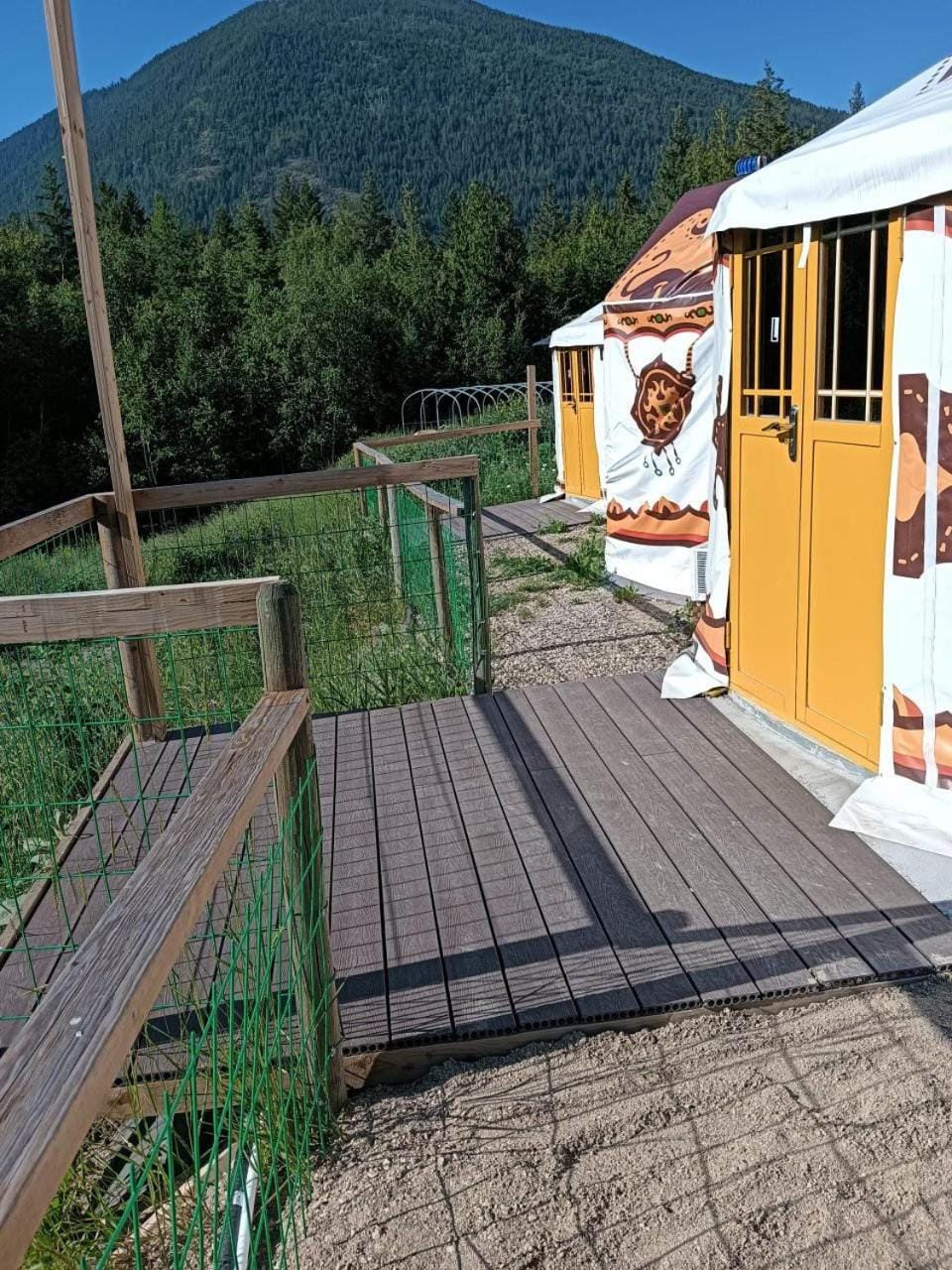 mountain glambing Luxury tent in British Columbia