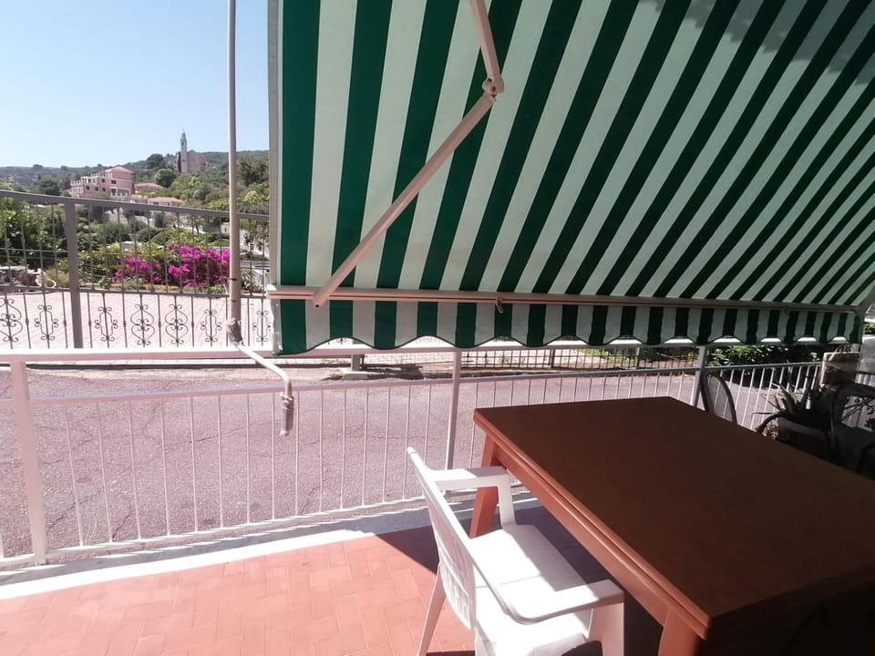 Alassio Camera Familiare con Terrazza Vista Panoramica Vacation rental in Liguria