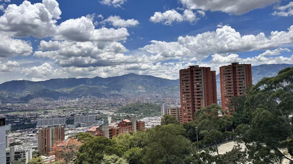 Apto excelente vista a medellin, cerca a todo Apartment in Medellin
