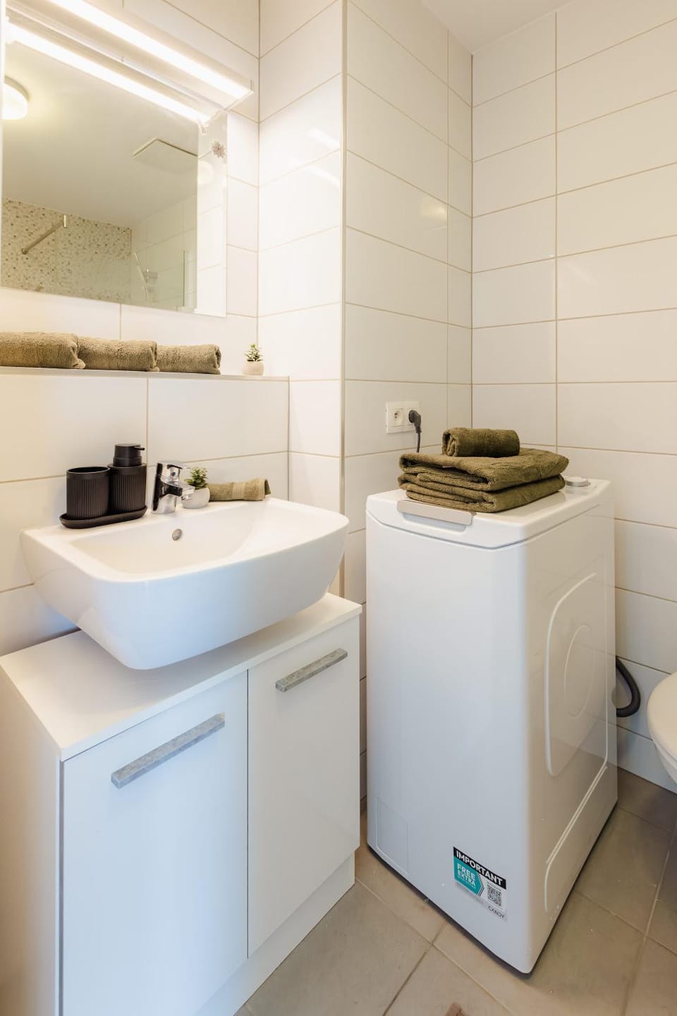 Bathroom, washing machine