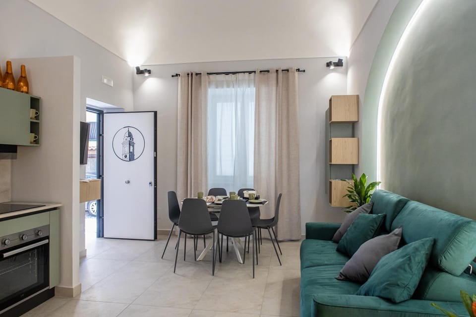 TV and multimedia, Kitchen or kitchenette, Living room, Seating area, Dining area, oven, stove