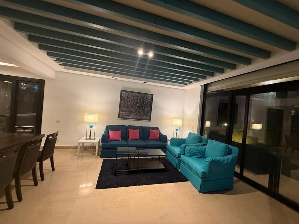 Waterfront 4BR Villa Lagoon View Swan Lake Apartment in Egypt