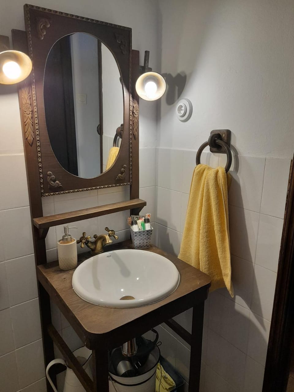 Bathroom, towels