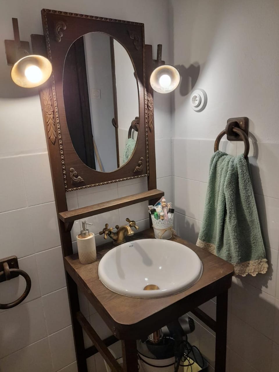 Bathroom, towels
