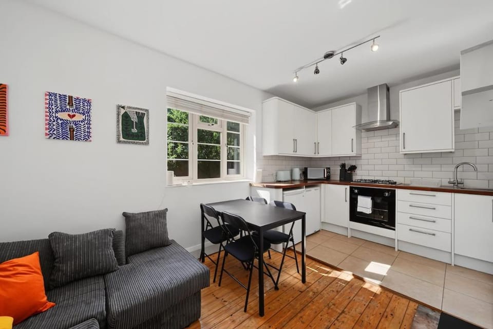 Family Friendly 3 Bedrooms, Hackney, Fast WiFi Apartment in London Borough of Hackney