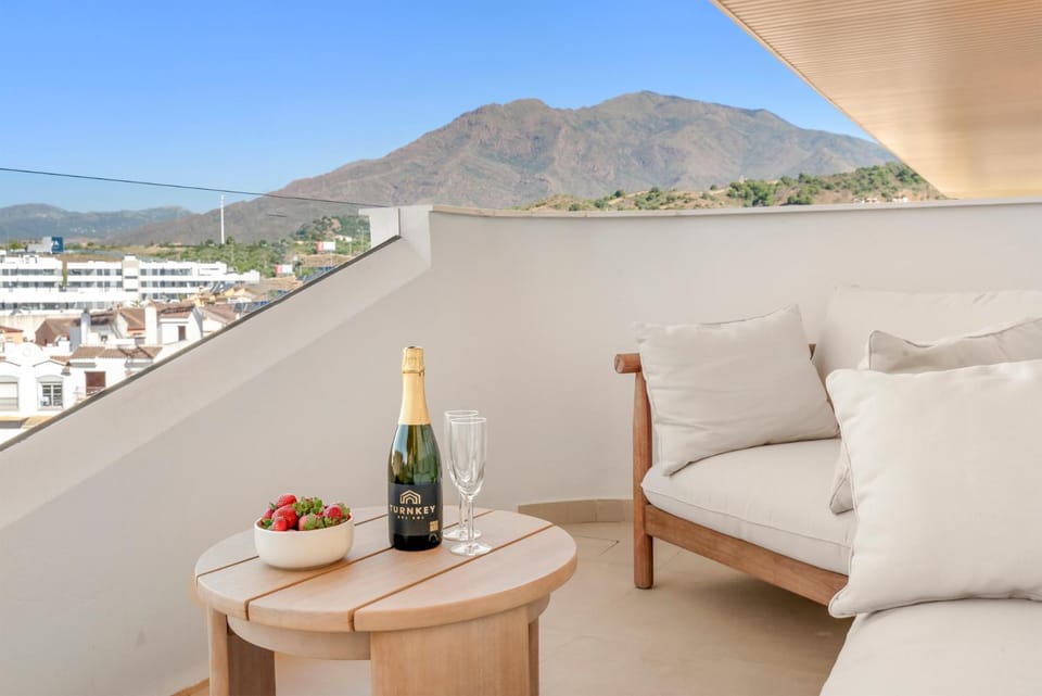 View (from property/room), Balcony/Terrace, Mountain view