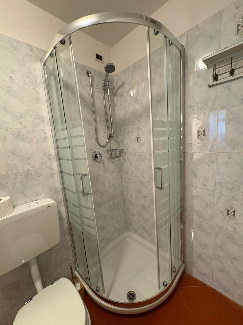 Shower, Toilet