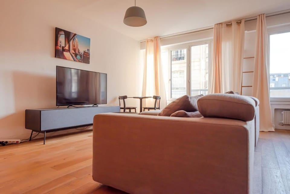 Enjoy Parisian Life few Steps from Trocadéro Apartment in Paris