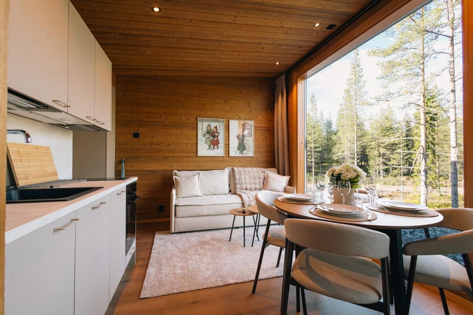 Kitchen or kitchenette, Seating area, Dining area
