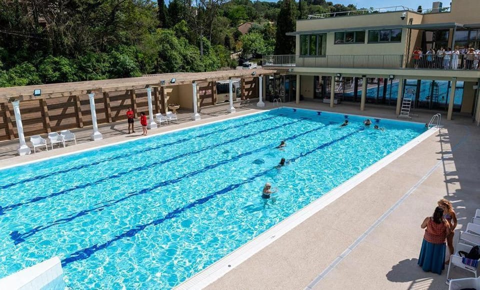 6 mins walk to pool and 10 mins to Valbonne Village House in Mouans-Sartoux