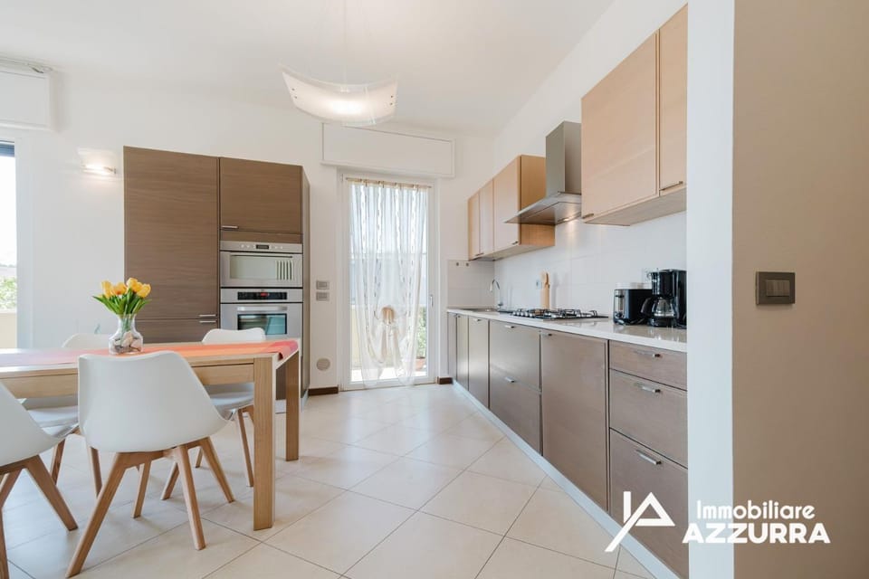 Kitchen or kitchenette, Dining area, dishwasher, oven, stove, toaster