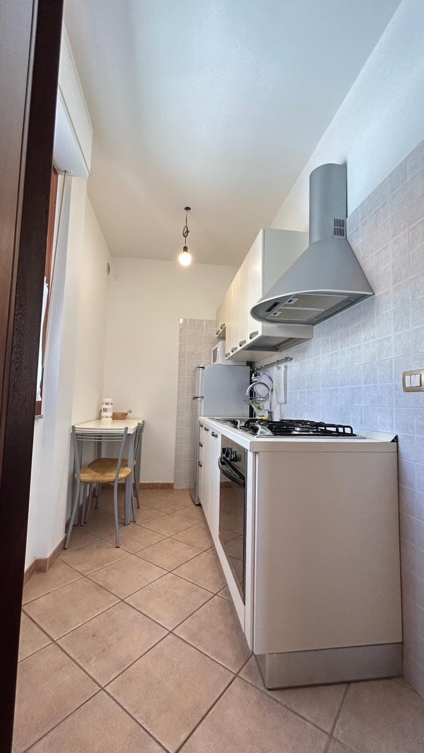 Kitchen or kitchenette, Dining area, stove