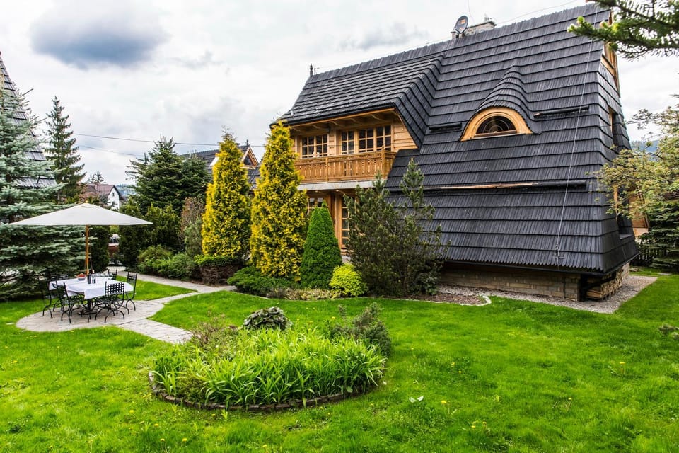 Property building, Garden, Garden view