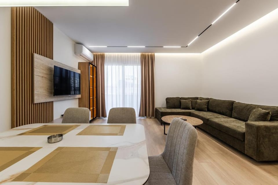 A&H Azure Apartaments 1BR by PikHost Apartment in Vlorë
