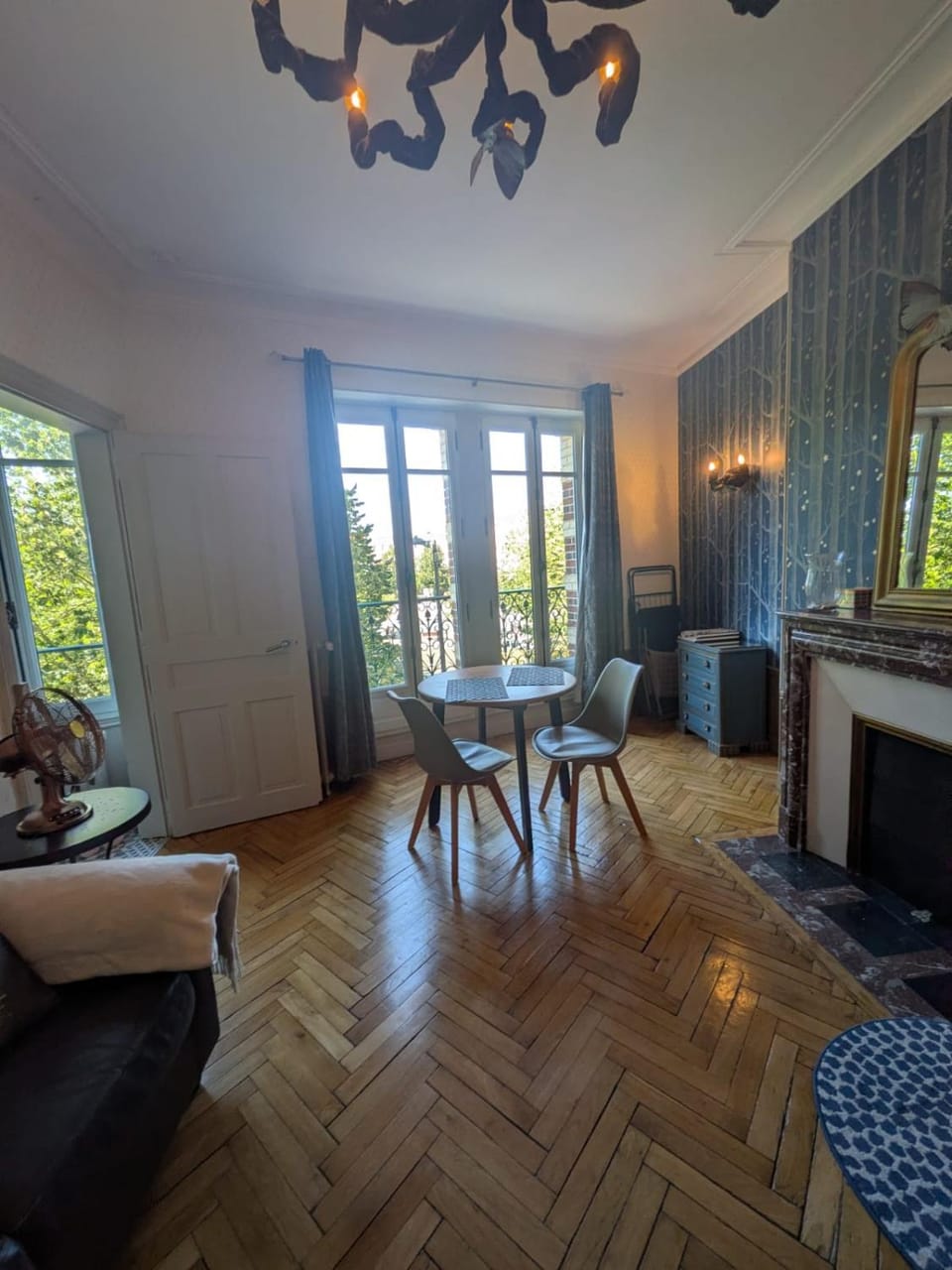 Living room, Seating area