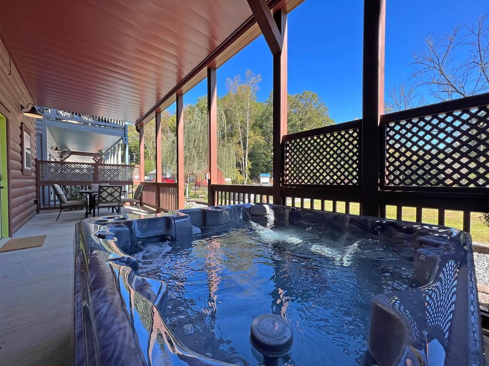 Cozy Cabin- One Bedroom in downtown Bryson City Cabin in Bryson City