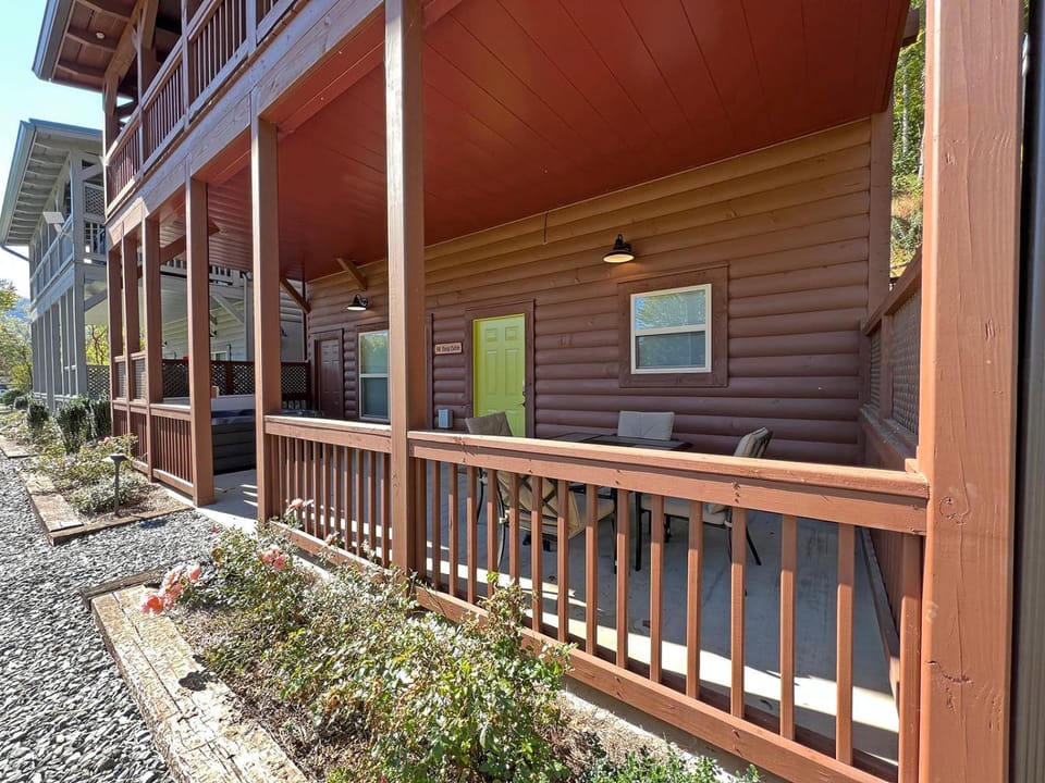 Cozy Cabin- One Bedroom in downtown Bryson City Cabin in Bryson City