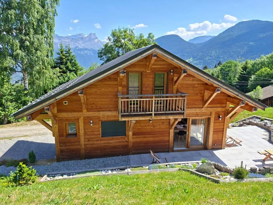 Diane Cottage Garden with view Peaceful Chalet in Saint-Gervais-Bains
