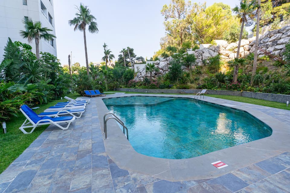 Coral Towers Vue piscine 2 min gare city mall Apartment in Tangier