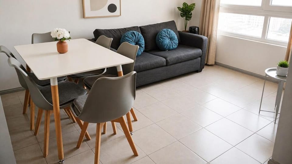 Large apartment for 6, Quinta Normal, Metro, Bleached Apartment in Santiago