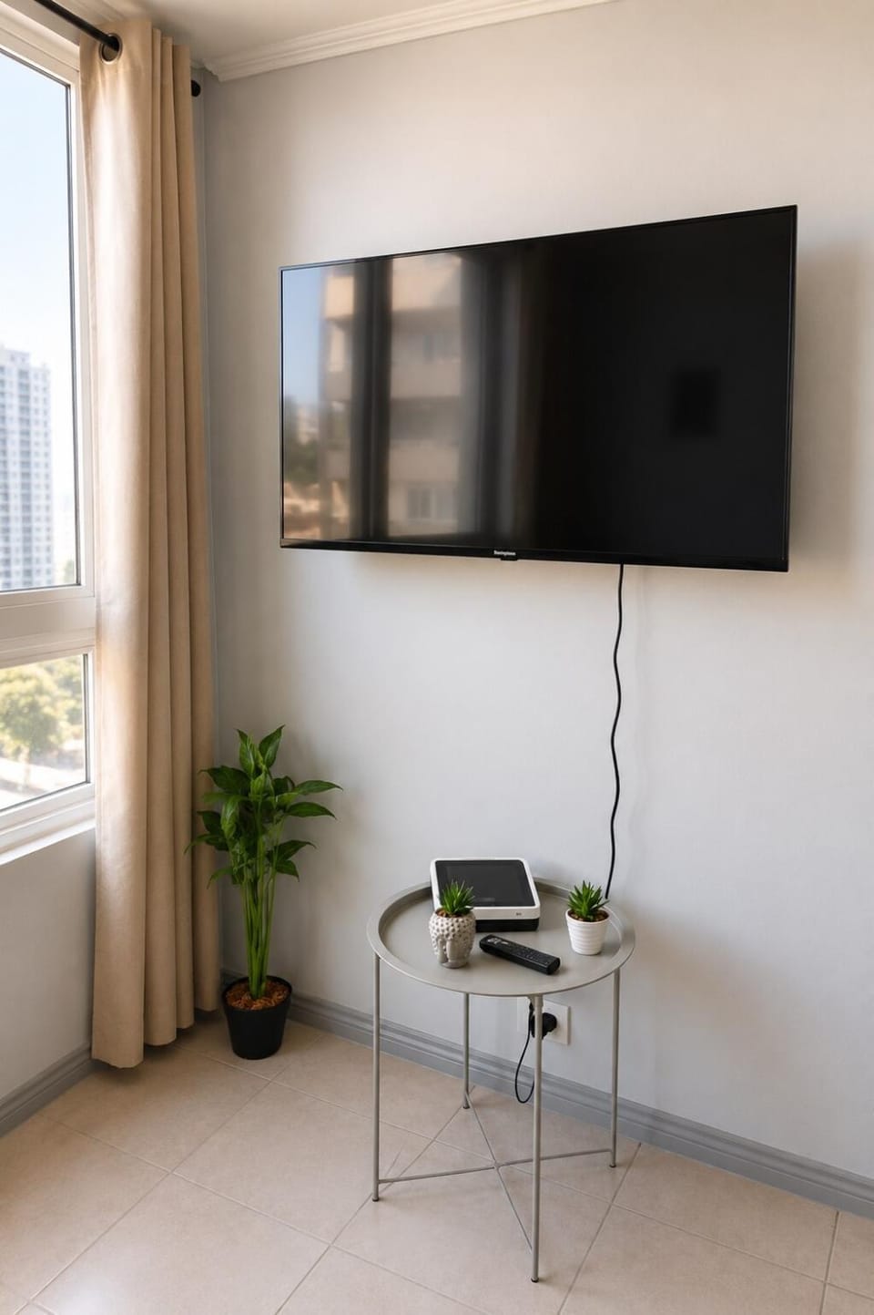 Large apartment for 6, Quinta Normal, Metro, Bleached Apartment in Santiago