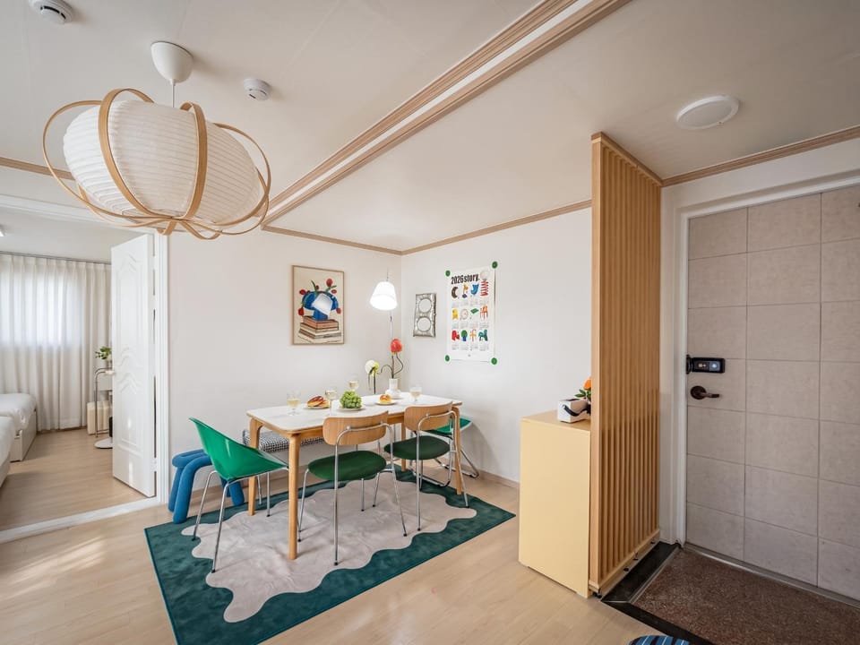 Dining area, Meals