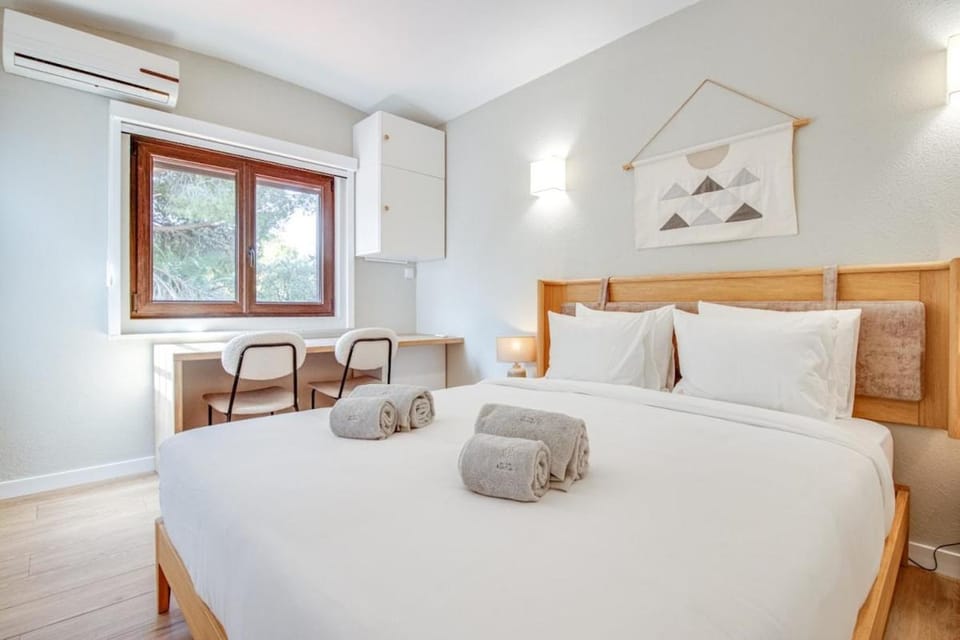Stylish 2BD Duplex AC Wi-Fi Garden 5m to Beach House in Olhos de Água