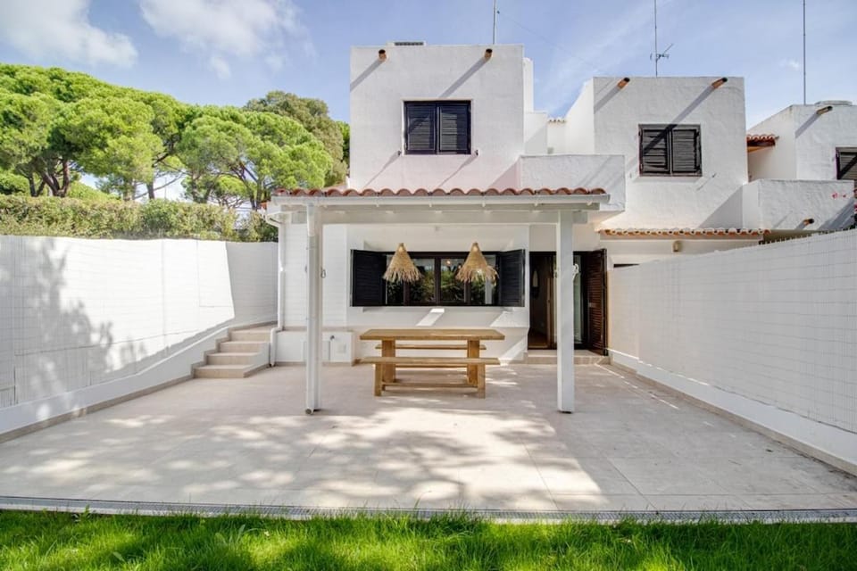 Stylish 2BD Duplex AC Wi-Fi Garden 5m to Beach House in Olhos de Água