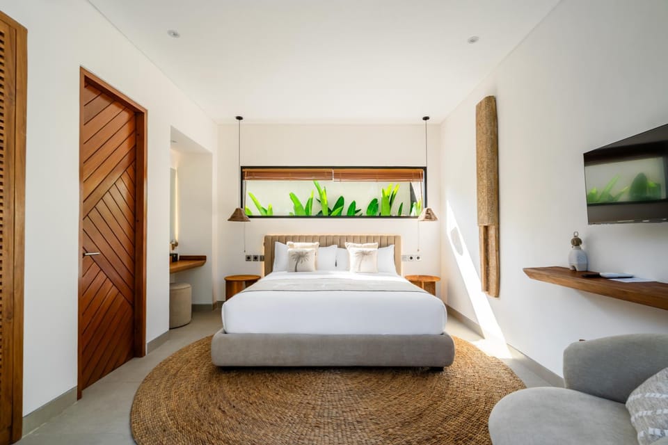 Bed, TV and multimedia, Bedroom