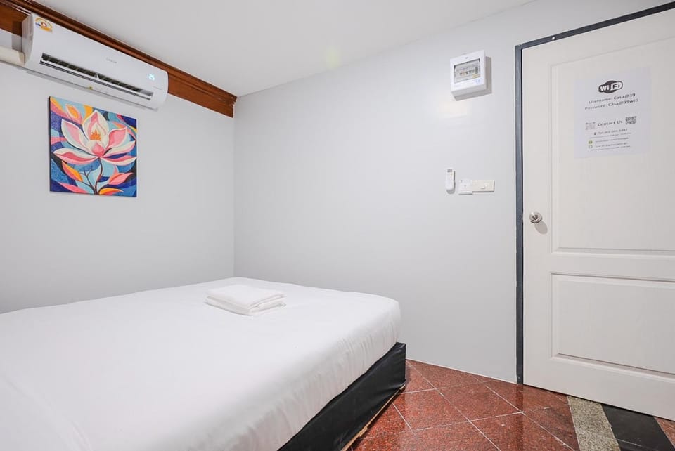 Photo of the whole room, Bedroom