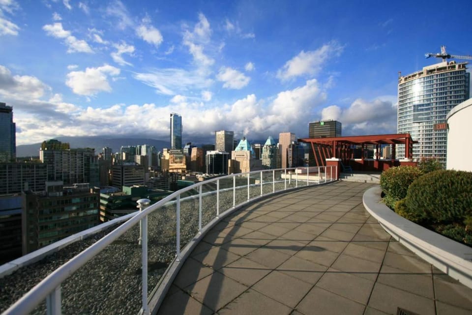 vancouver downtown penthouse with city view close to amazon and microsoft Apartment hotel in Vancouver