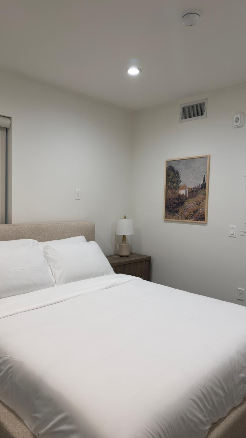 Luxurious 2 bdrm Apartment Free Parking Apartment hotel in West Hollywood