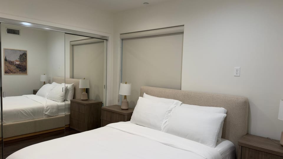 Luxurious 2 bdrm Apartment Free Parking Apartment hotel in West Hollywood