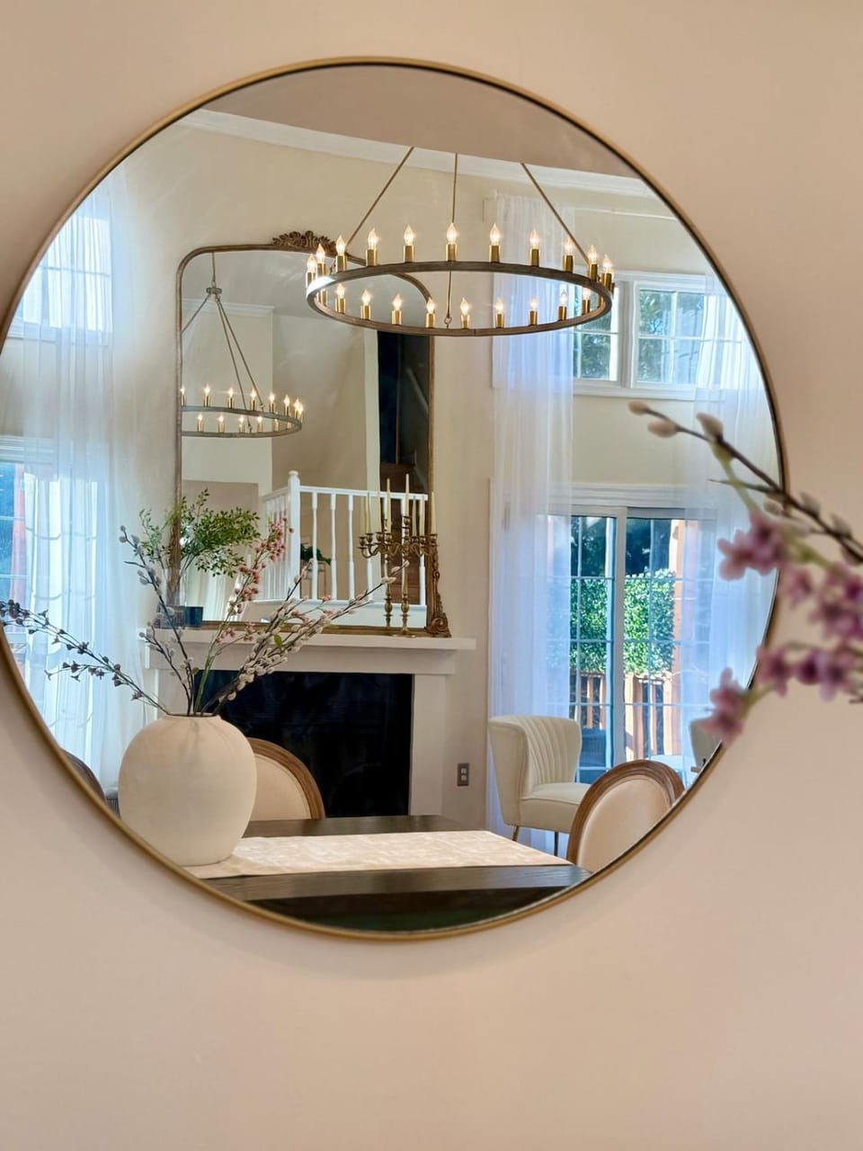 Chateau Lumière Modern Townhome 15 Mins to IAD Apartment in Sterling