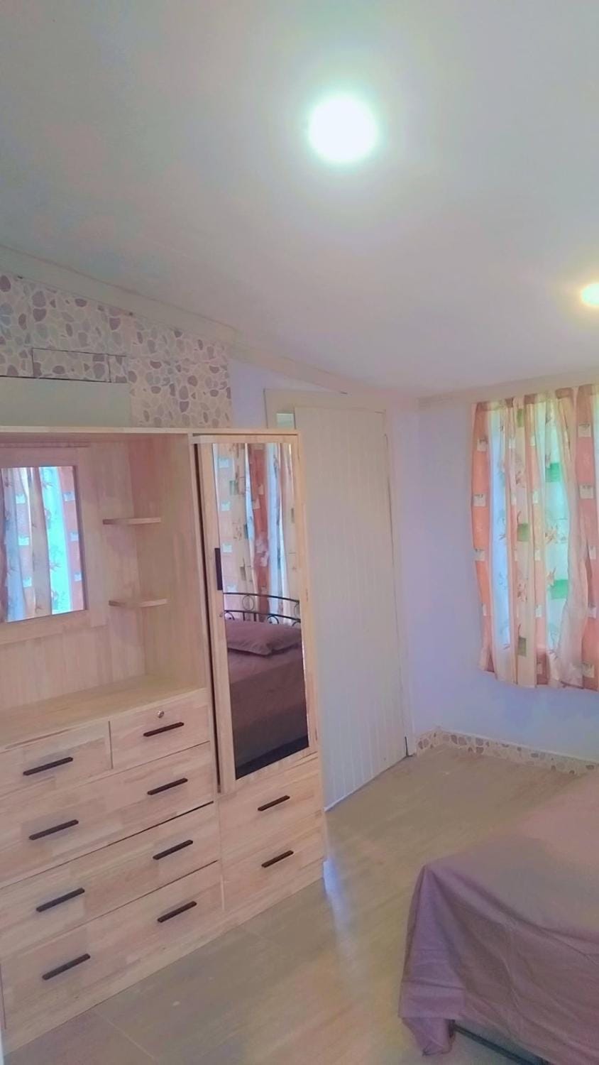 Bedroom, wardrobe
