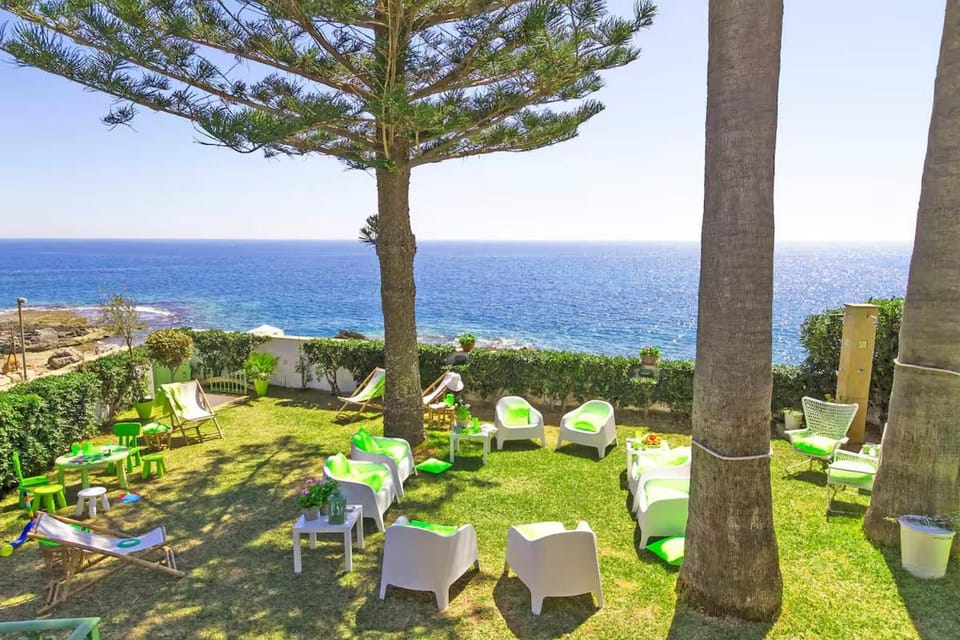 Case di Fiori Beachfront villa with terrace and direct beach access House in Fontane Bianche