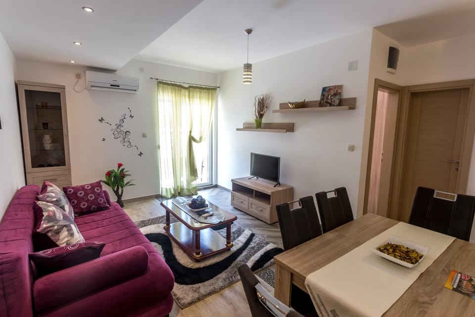 Balcony/Terrace, Kitchen or kitchenette, Living room