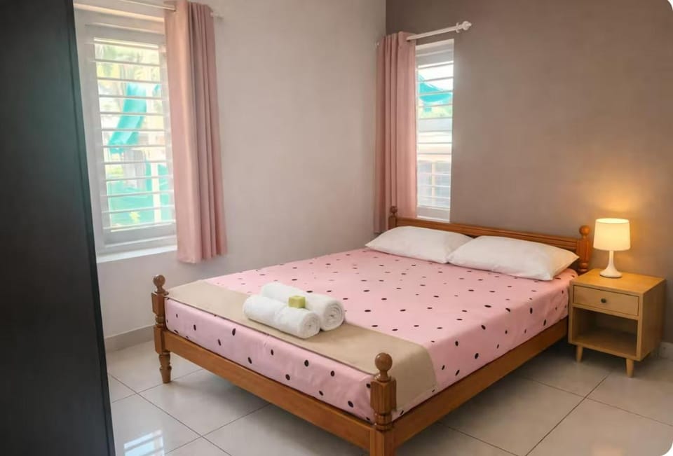 Bed, Bedroom, towels