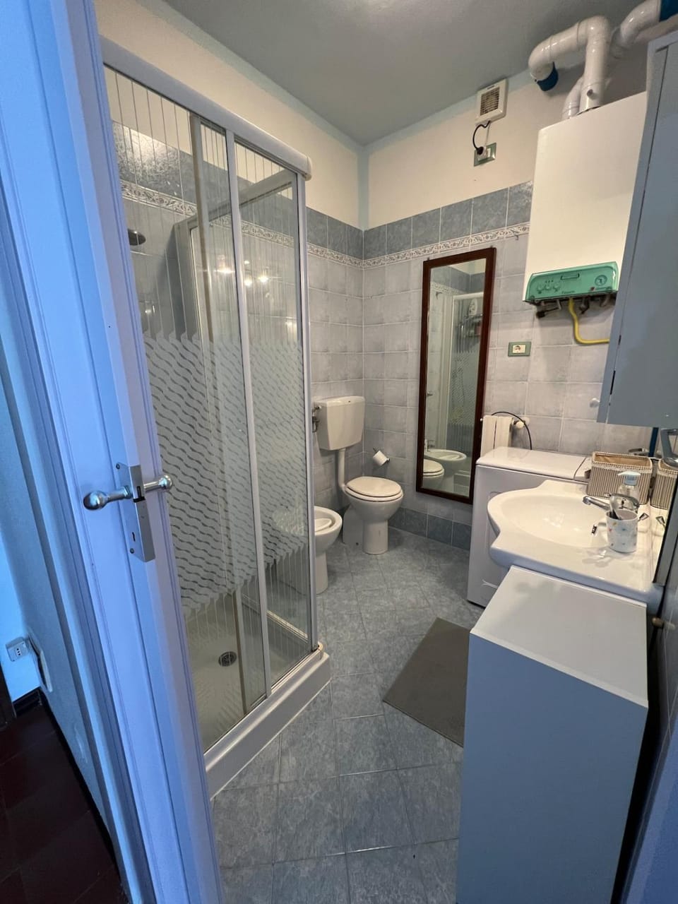 Shower, Bathroom, washing machine