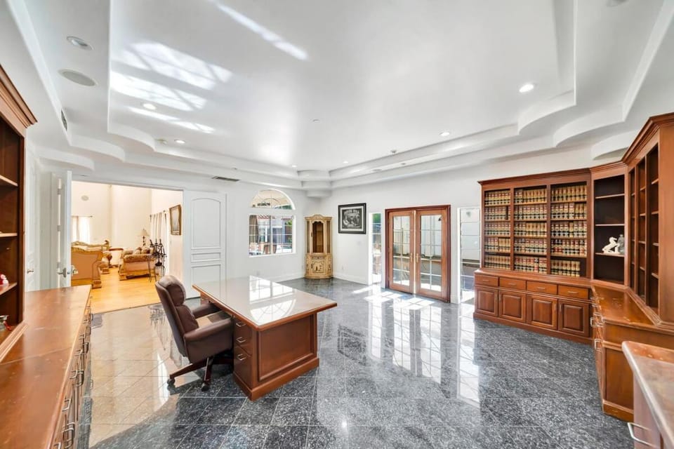 Grand Mediterranean House With Pool, Spa and Slide Villa in Reseda