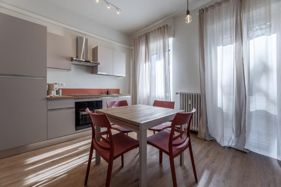 Breakfast, Lunch, furniture, heating, internet, stove, trouser press, kitchen, air conditioner