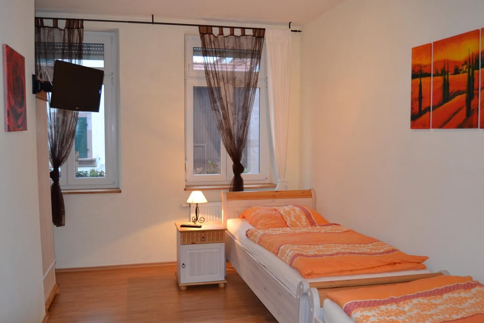 Bed, Photo of the whole room, Decorative detail, Bedroom