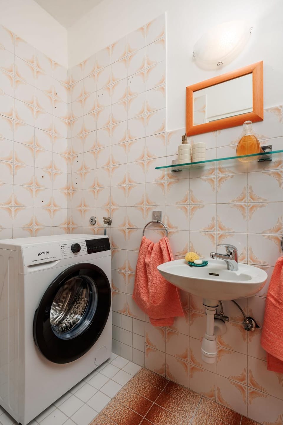 Bathroom, towels, washing machine