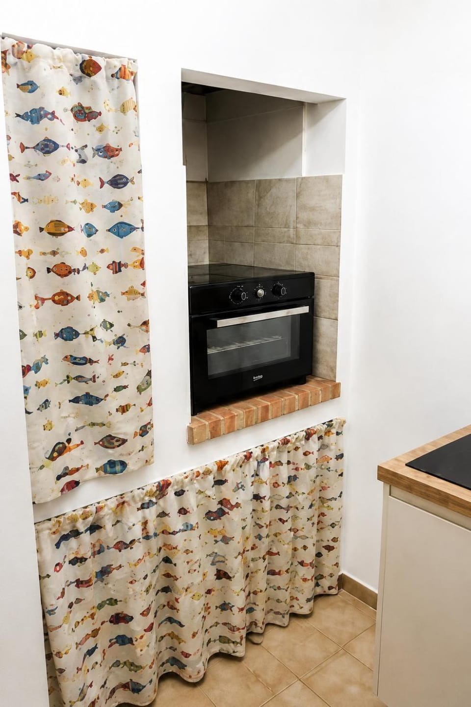 Living room, oven