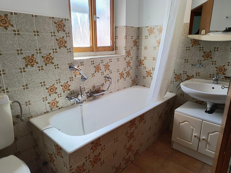 Bathroom, Bath, towels